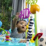 Baby Einstein Ocean Explorers Curiosity Cove – 2-in-1 Türhopser & Bodenspielzeug ab 6 Monaten – Bild 11