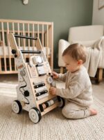 KiddyMoon Lauflernwagen aus Holz – Motorik-Entwicklung & Lauflernhilfe für Babys – Bild 2