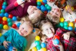 Knorrtoys Bälleset 100er – Ø 6 cm Kunststoffbälle für motorische Entwicklung – Bild 7