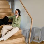 Relaxdays Hundeabsperrgitter 70 cm – Flexibles Treppengitter für sichere Raumtrennung – Bild 4