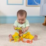 Bright Starts Flex 'n Go Spielbogen – Aktivitätsbügel für Kinderwagen & Babytragen – Bild 8