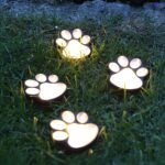 hellum Solar Pfoten 4 LED warmweiss – Gartenleuchte & Grablicht für Haustiere – Bild 2
