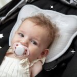 KOALA BABYCARE Babykissen gegen Plagiozephalie mit Memory Foam – Zertifiziert & inklusive 2 Bezügen – Bild 6