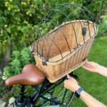 UNUS Hundefahrradkorb 47x29x34cm aus Weide – Sicherer Gepäckträgerkorb mit Gitterabdeckung – Bild 8