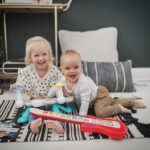 Baby Einstein Together in Tune Gitarre – Kabellose Magic Touch Holzgitarre für Kleinkinder ab 12 Monaten – Bild 7