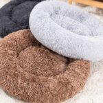 Kfnire Hundebett Doughnut Ø50cm – Flauschiges Haustierbett mit Kopfstütze für Katzen & Hunde – Bild 8