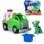 PAW PATROL Fire Rescue Rockys Feuerwehr-Tanklaster – Spielzeug mit Greiferklaue für Kinder ab 3 Jahren