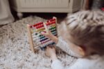 Natureich Holz-Abakus 10x10 Rechenbrett – Montessori Lernspielzeug für Grundschüler – Bild 7