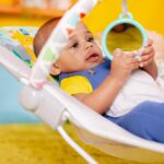 Bright Starts Babywippe Safari Fun – Beruhigende Vibrationen & Spielbogen für Neugeborene – Bild 7
