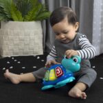 Baby Einstein Ocean Explorers Curiosity Cove – 2-in-1 Türhopser & Bodenspielzeug ab 6 Monaten – Bild 10