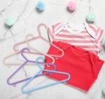 ilauke 40er Set Kinderbügel 28,5 cm – Rutschfest & Platzsparend für Babykleidung – Bild 4