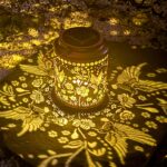 Kolibri Solarlaterne mit Musteraussparung – Solarbetriebene Gartendeko für Aussen – Bild 6