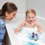TOMY Toomies Swimming Bluey – Badespielzeug mit Zugschnur für Kleinkinder ab 18 Monaten – Bild 4