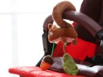 Sigikid Eichhörnchen Anhänger mit Rassel – Motorik-Spielzeug für Babys ab Geburt – Bild 6