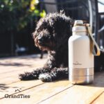 950 mL GrandTies Isolierte Hundewasserflasche mit 2 Näpfen – Auslaufsicher für Wandern & Camping – Bild 6