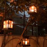 LED Solarlaterne 2er Set mit flackernder LED Kerze – Warmweiss Gartenlampe mit Akku – Bild 7