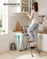 SONGMICS Klappleiter 3 Stufen bis 150 kg – Platzsparend & Sicher mit Klappsicherung – Bild 2
