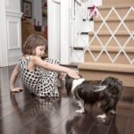 Relaxdays Hundeabsperrgitter Bambus – Ausziehbar bis 118 cm für Treppen & Türen – Bild 4