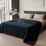 Kingsize Wasserdichte Flanelldecke 228x274 cm – Schutzdecke Rot/Anthrazit für Paare & Familien – Bild 7