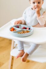 Kindsgut Saugteller Aquamarin aus Silikon – Rutschfester Esslernteller für Babys – Bild 4