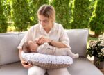 Motherhood Stillkissen ergonomisch – Öko-Tex Standard 100 für Mama & Baby – Bild 6