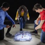 Beyblade X BX-32 Wide Beystadium – Kampfarena für 3 Spieler mit X-Celerator System – Bild 6