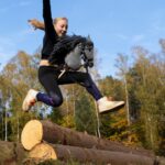 SKIPPI Hobby Horse Grau A3 – Steckenpferd mit Halfter & Zügeln für Kinder – Bild 2