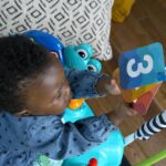 Baby Einstein Ocean Explorers Curiosity Cove – 2-in-1 Türhopser & Bodenspielzeug ab 6 Monaten – Bild 15