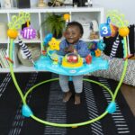 Baby Einstein Ocean Explorers Curiosity Cove – 2-in-1 Türhopser & Bodenspielzeug ab 6 Monaten – Bild 2