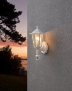 EGLO Laterna 5 Aussen-Wandlampe mit Bewegungsmelder – Vintage Sensor-Wandleuchte Weiss – Bild 2