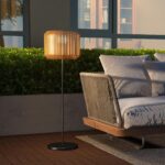 Outsunny Solar-Stehlampe Rattan 130 cm mit Lichtsensor – IP44 Gartenleuchte Gelb – Bild 2