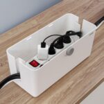 reer CableGuard Kabelbox – Kindersichere Steckdosenleisten-Box mit Drehverschluss – Bild 5