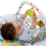 Bright Starts Babywippe Safari Fun – Beruhigende Vibrationen & Spielbogen für Neugeborene – Bild 9