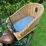 UNUS Hundefahrradkorb 47x29x34cm aus Weide – Sicherer Gepäckträgerkorb mit Gitterabdeckung – Bild 4