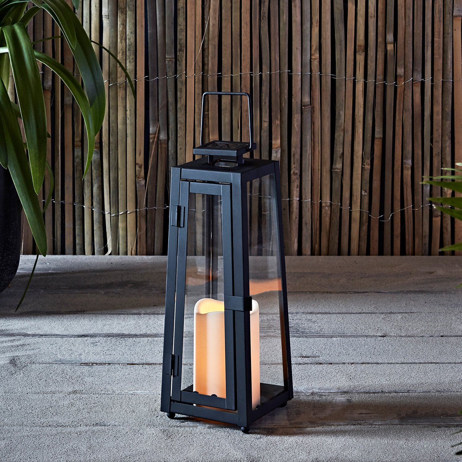 Lights4fun Solar-Laterne 29,5 cm Schwarz mit LED-Kerze – Wetterfeste Gartenbeleuchtung