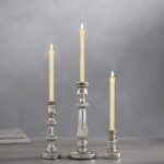 Eldnacele LED Stabkerzen 8er Set mit Fernbedienung & Timer – Flammenlose Echtwachskerzen Elfenbein – Bild 3
