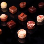 Pralinenbote Pralinen-Adventskalender 2026 für Paare – 48 handgefertigte Premium-Pralinen in 24 Boxen – Bild 3