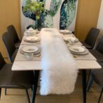 Kunstfell-Tischläufer Weiss 30 x 120 cm – Flauschige Weihnachtsdeko für Esstisch – Bild 9