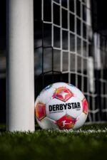 Derbystar Bundesliga Fussball Gr. 5 – Trainingsball mit Diamantenstruktur für Kinder – Bild 6