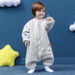 MIKAFEN Baby Schlafsack Langarm mit Füssen 2.0 Tog – Ganzjahres Schlafanzug für Babys – Bild 2