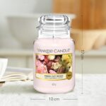 Yankee Candle Fresh Cut Roses groß – Duftkerze mit 150h Brenndauer für Zuhause – Bild 3