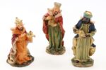 ELLUG Mini Krippenfiguren Set 11-teilig – Edle Weihnachtskrippe mit Goldakzenten – Bild 3