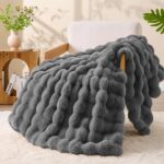 BEDELITE Bubble Kuscheldecke 150x200 cm – Flauschige Plüschdecke mit Kaninchenfellimitat – Bild 6