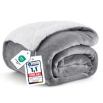 BEDSURE Sherpa Kuscheldecke 150x200 cm – Flauschige Wolldecke in Grau für Couch & Bett