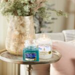 Yankee Candle Snow Globe Wonderland – Grosse Duftkerze mit Minze & Eukalyptus, 150h Brenndauer – Bild 2