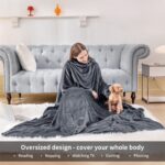 Aisbo Fleece Wearable Blanket mit Ärmeln & Fussanwärmung – Übergrosse Kuscheldecke – Bild 3