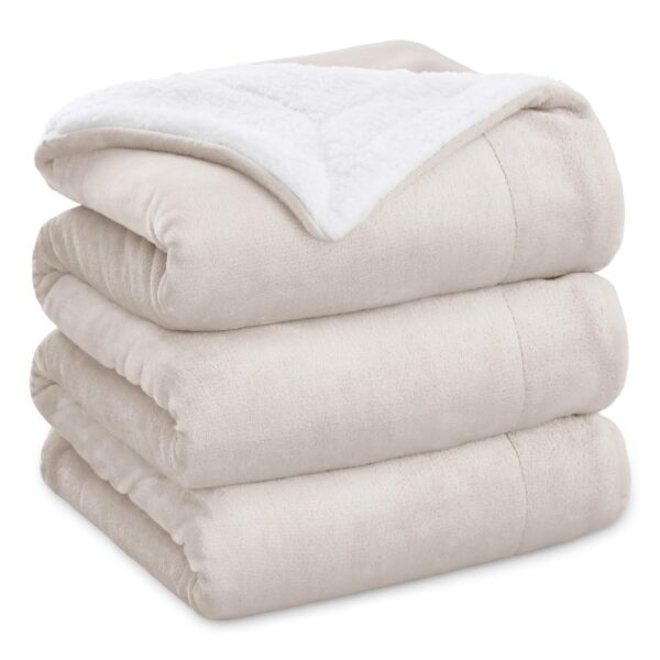 BEDSURE Sherpa Kuscheldecke 220x240 cm – Flauschige Wolldecke Hellbeige für Couch & Bett
