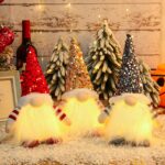 ACAREY Weihnachtswichtel 3er Set mit LED Licht – Festliche Plüsch Dekorationen für Innen – Bild 3