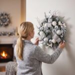 Valery Madelyn 46cm Weihnachtskranz mit 20 LED & Timer – Türkranz Weiss-Silber – Bild 8