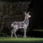 Lights4fun 130cm Harlow LED Rattan Rentier – Timer-Weihnachtsfigur für Aussen & Innen – Bild 2